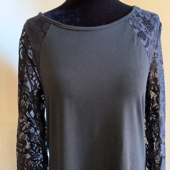 Back Lace Sleeve Dress - Picture 5 of 7